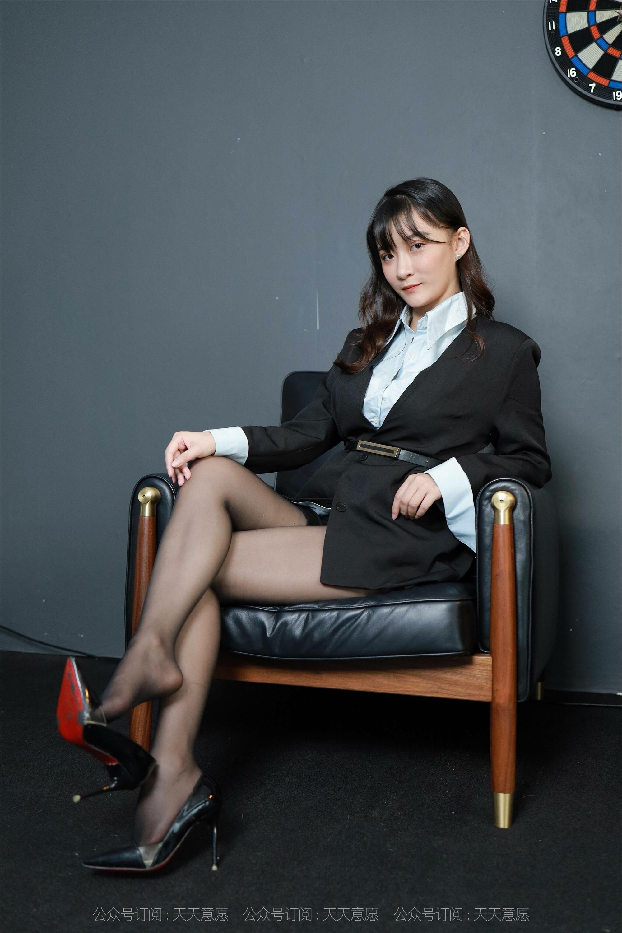 IESS异思趣向  2021.10.19 丝享家952：秋秋《时尚职业装》